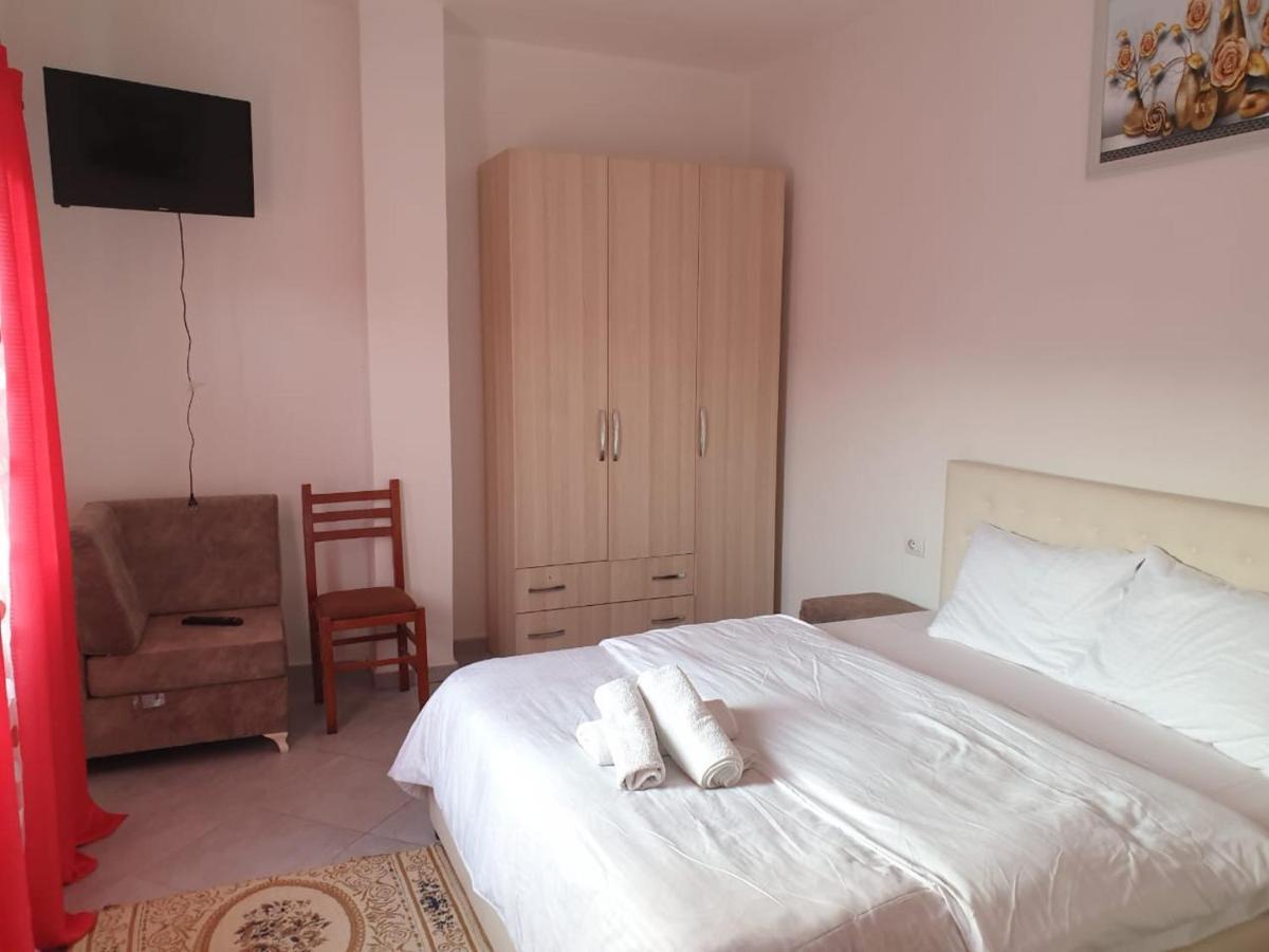 Bar-Restaurant-Hotel-Familja Klos Экстерьер фото