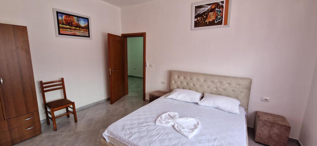 Bar-Restaurant-Hotel-Familja Klos Экстерьер фото