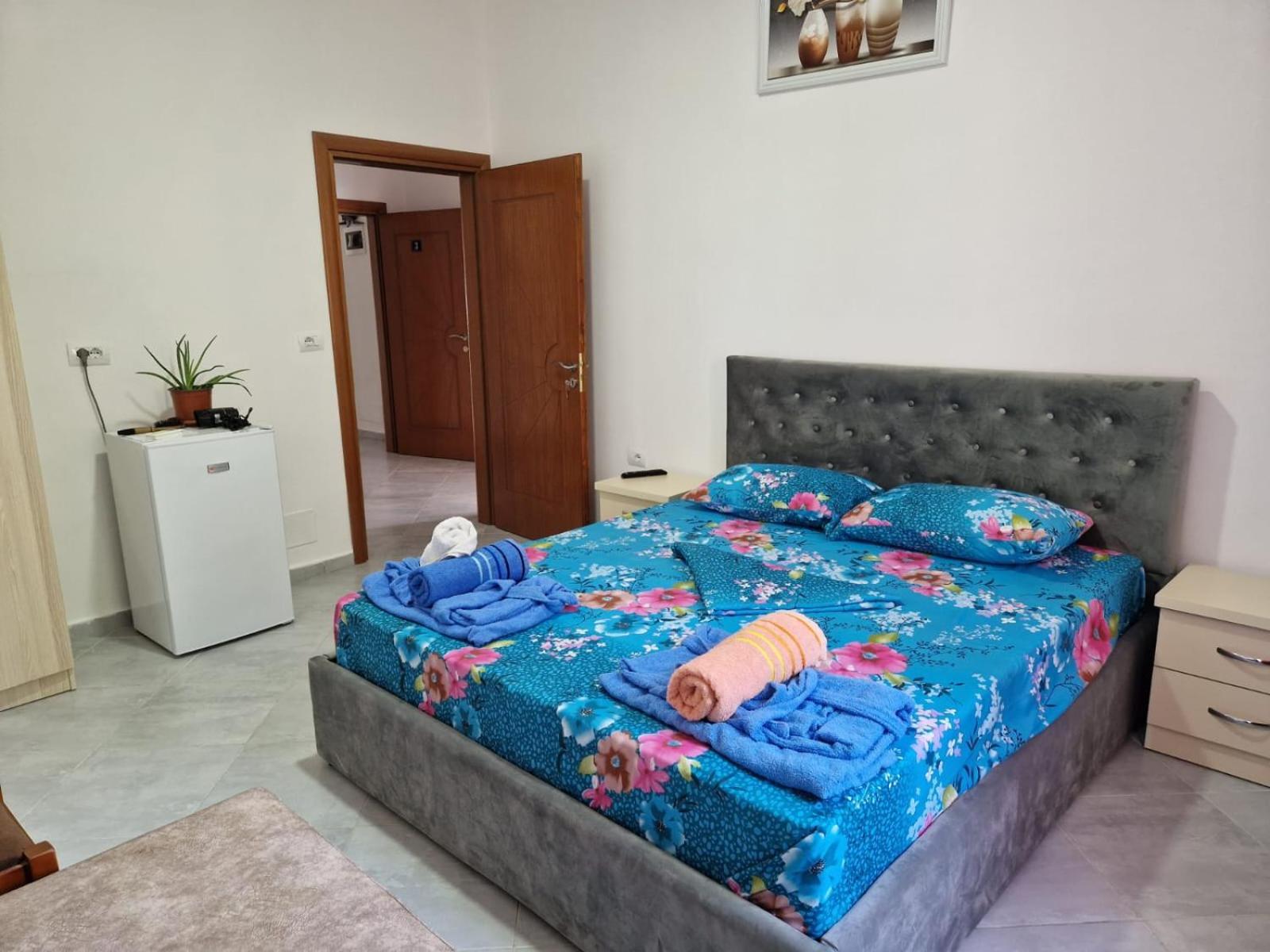 Bar-Restaurant-Hotel-Familja Klos Экстерьер фото