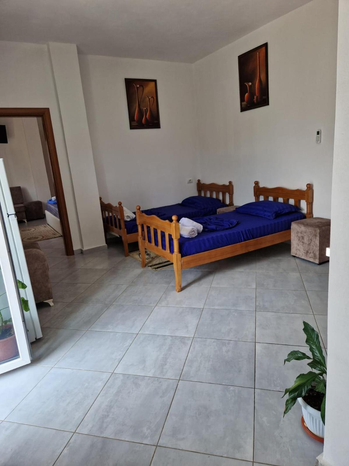 Bar-Restaurant-Hotel-Familja Klos Экстерьер фото