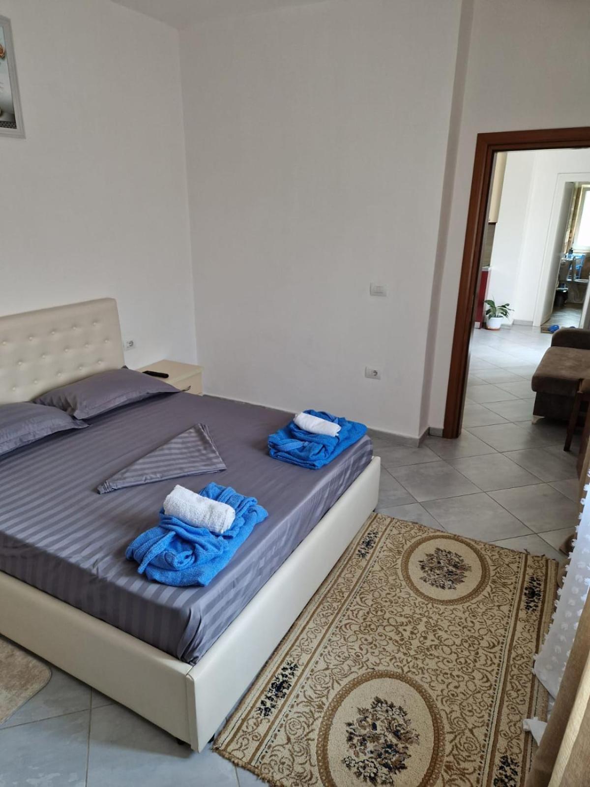 Bar-Restaurant-Hotel-Familja Klos Экстерьер фото