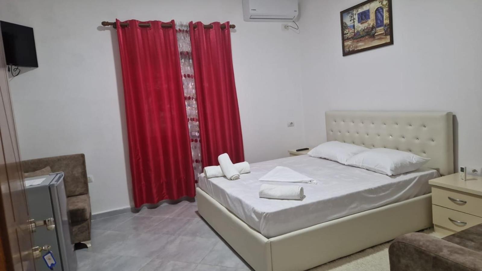 Bar-Restaurant-Hotel-Familja Klos Экстерьер фото