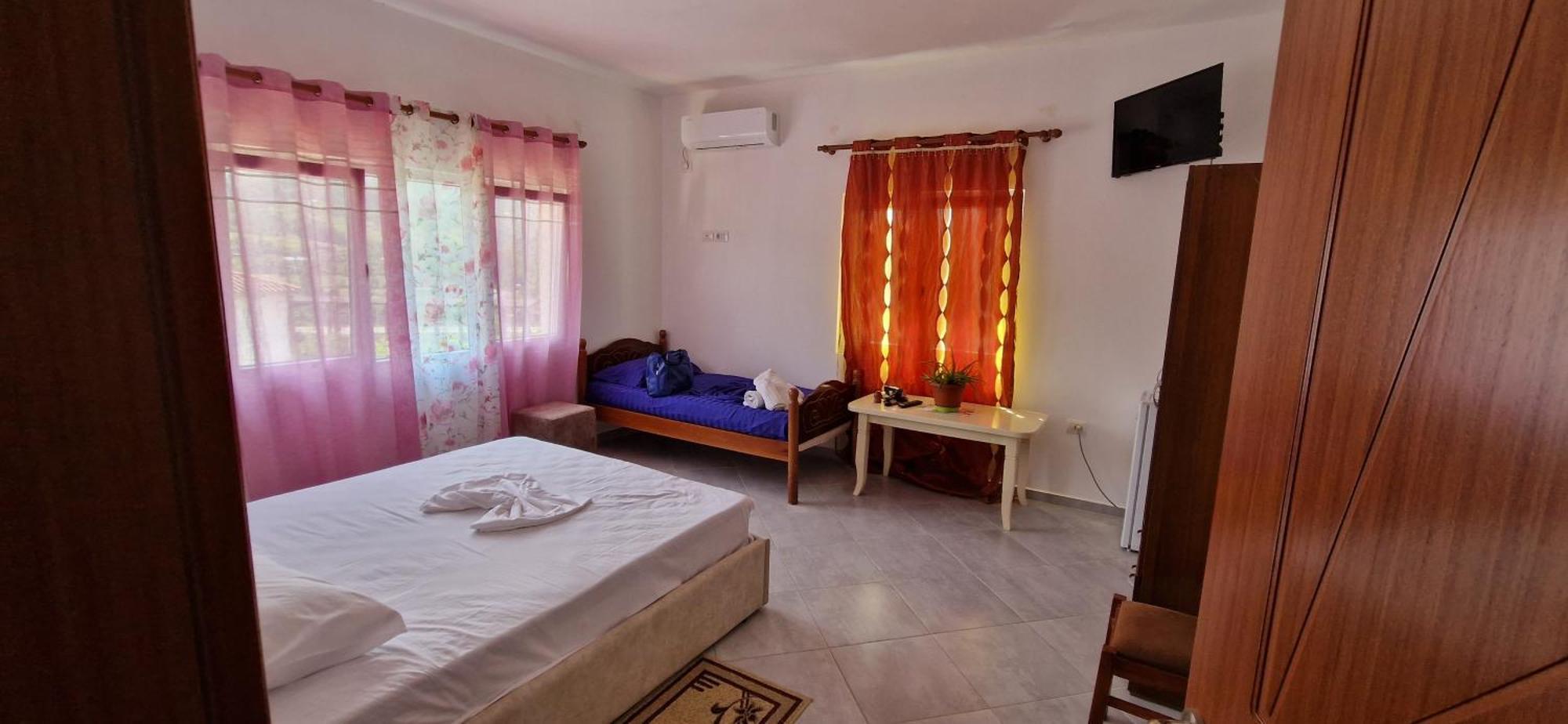 Bar-Restaurant-Hotel-Familja Klos Экстерьер фото