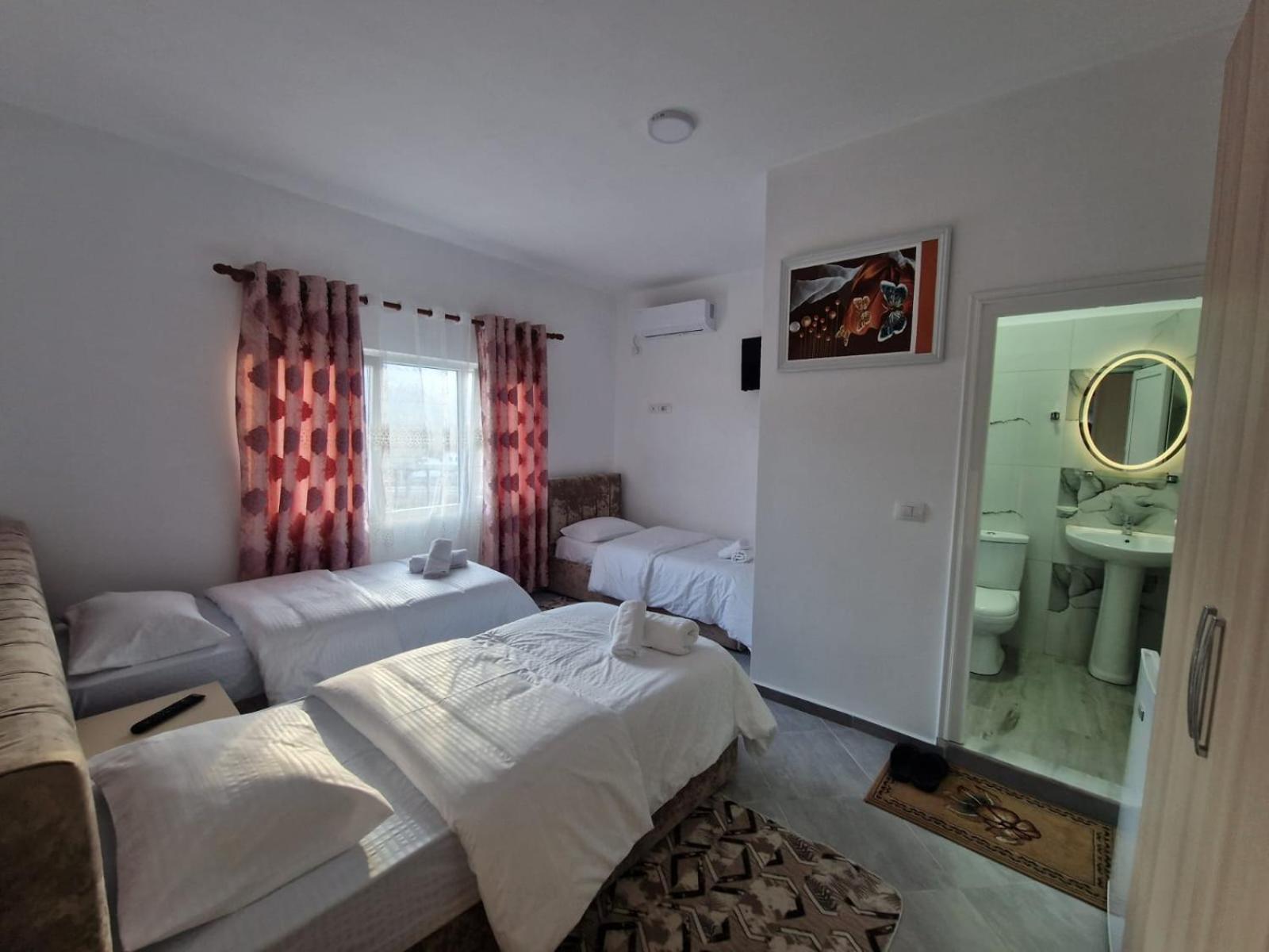 Bar-Restaurant-Hotel-Familja Klos Экстерьер фото