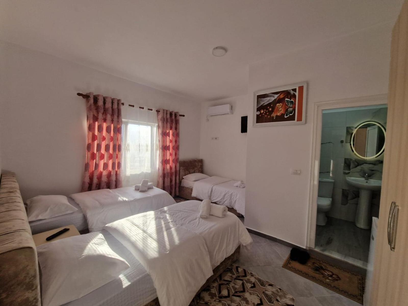 Bar-Restaurant-Hotel-Familja Klos Экстерьер фото